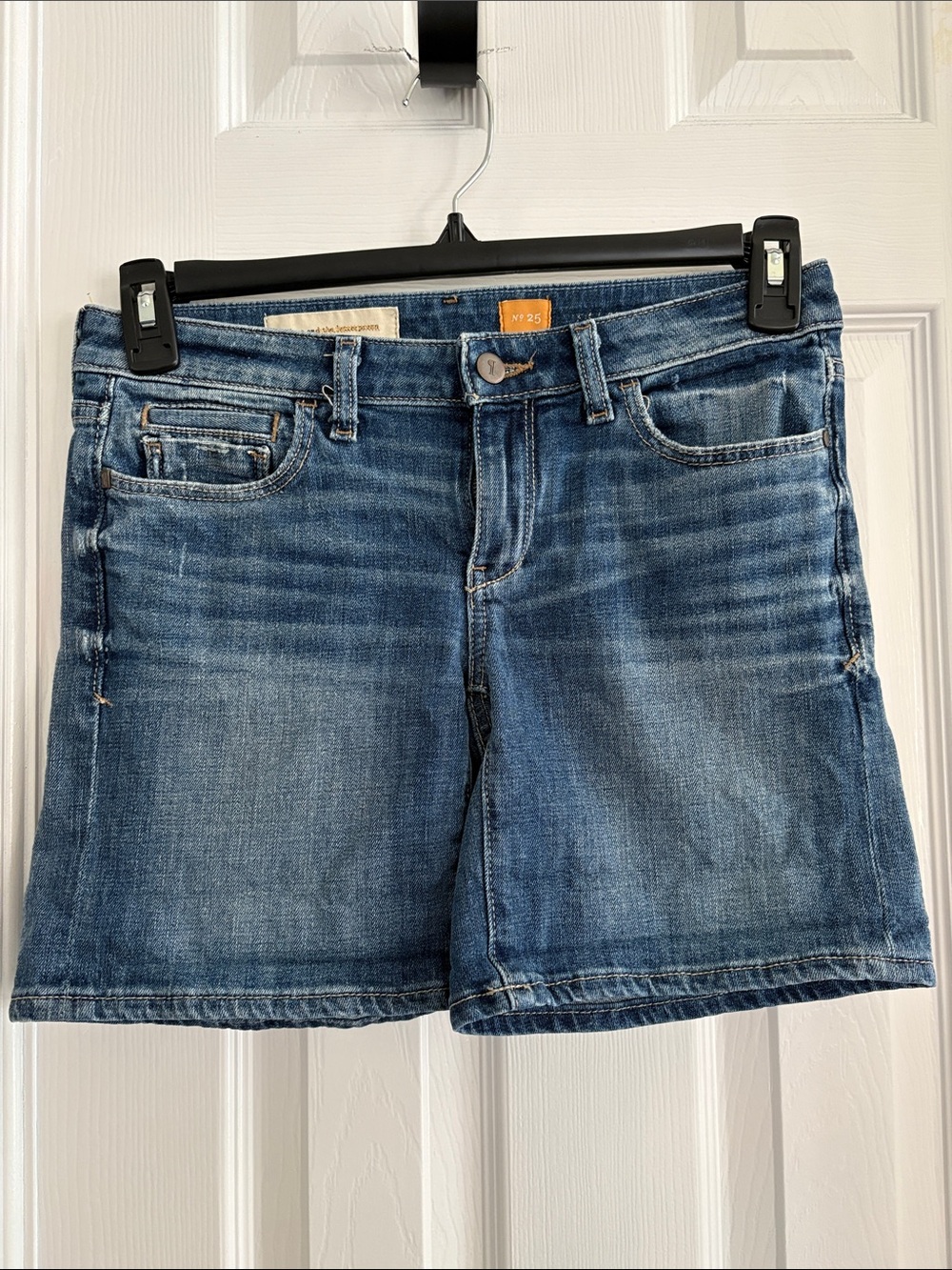 Pilcro Anthropologie Classic Blue Denim Jean Low Rise 7” inseam Shorts Women’s 2
